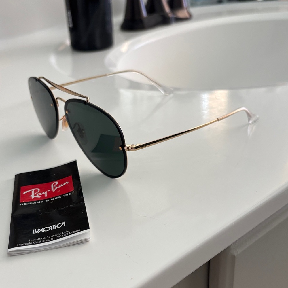 Ray-Ban Gold Frame Sunglasses with Dark Lenses - Picture 2 of 4